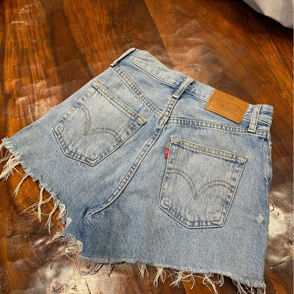 Levi’s Ribcage Jean Shorts Size 24 - Picture 4 of 8